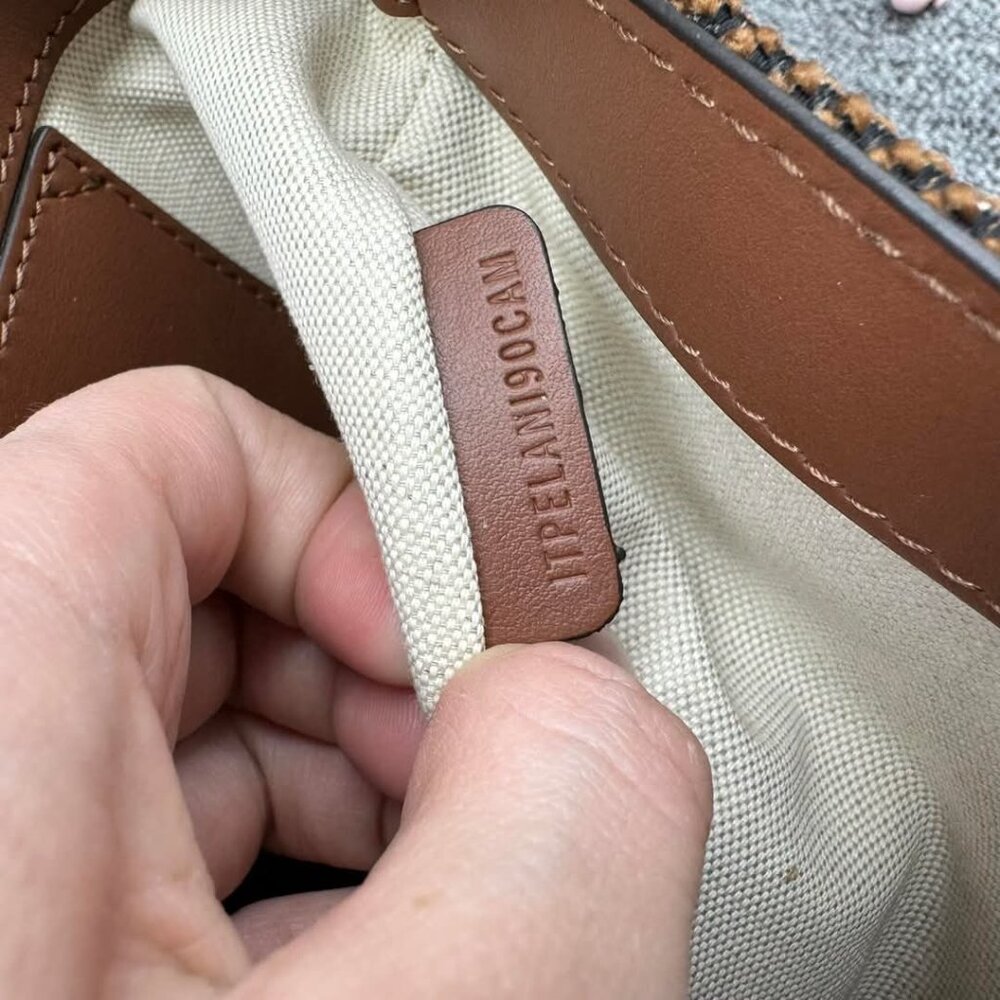 Burberry Leather Shoulder Bag 799-030325 - Picture 15 of 15